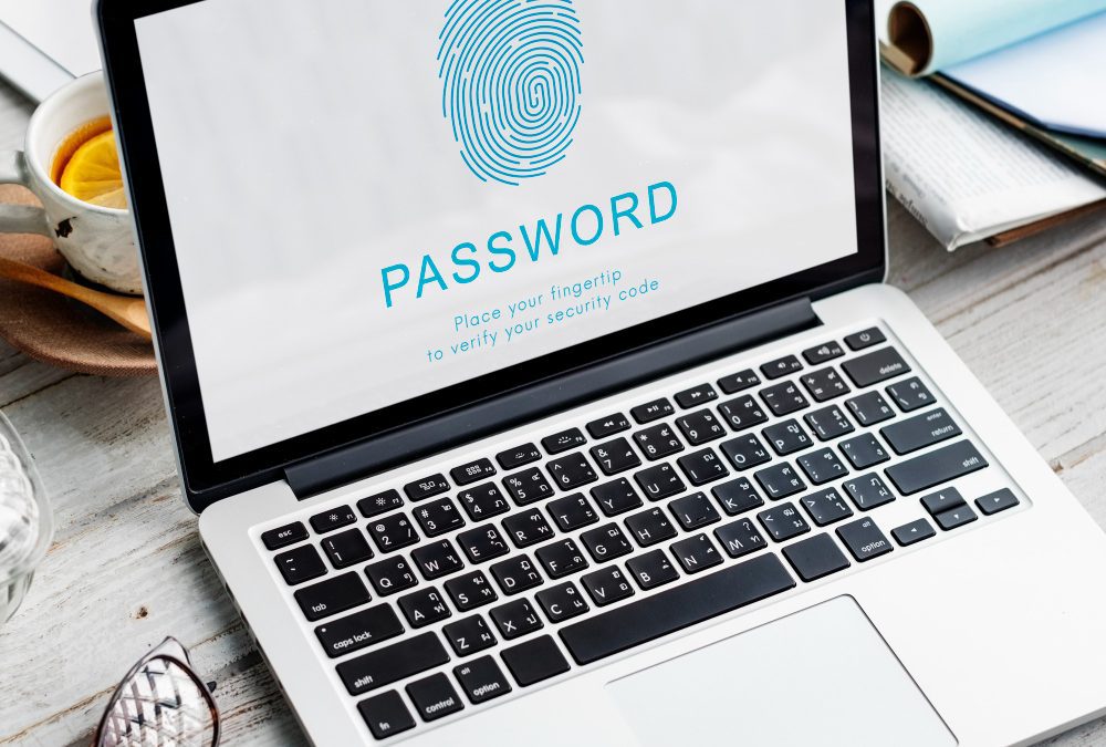 Passwort gehackt Laptop zeigt ein Bild an, auf dem steht Passwort